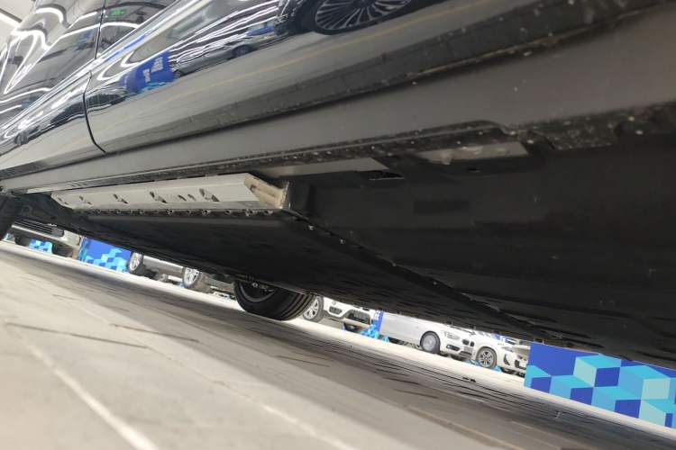 Used Hima AITO M9 2024 Range-Extended Ultra Version 42 kWh 6-Seater Model Left Side Sill