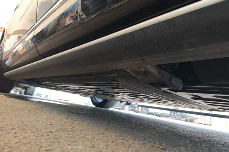 Used Hima AITO M9 2024 Range-Extended Ultra Version 42 kWh 6-Seater Model Left Side Sill