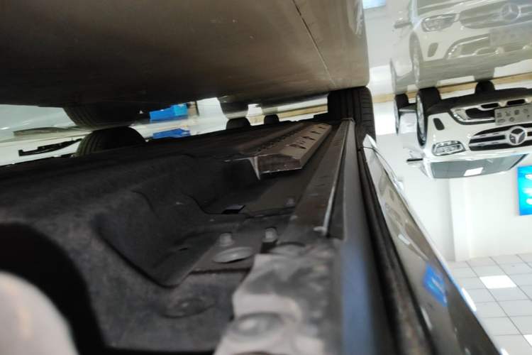 Used Hima AITO M9 2024 Range-Extended Max Edition 42 kWh 6-Seater Version Left Side Sill