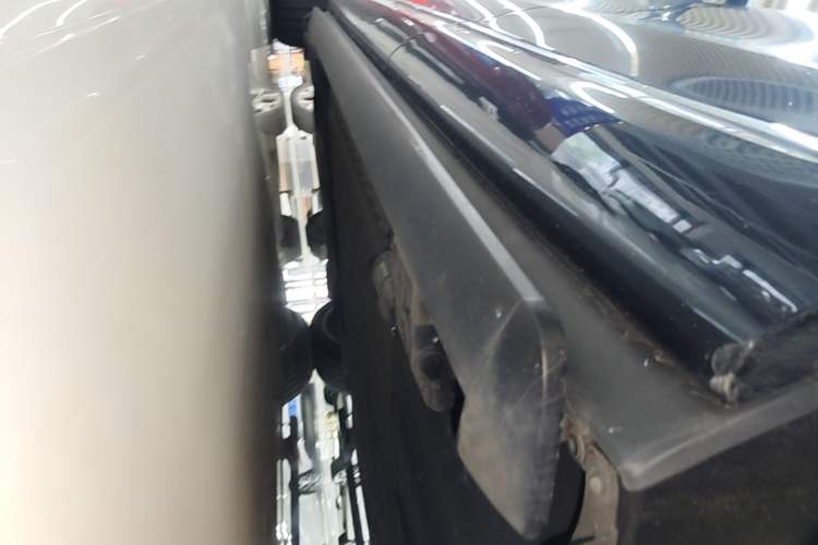 Used Hima AITO M9 2024 Range-Extended Ultra Version 42 kWh 6-Seater Model Left Side Sill