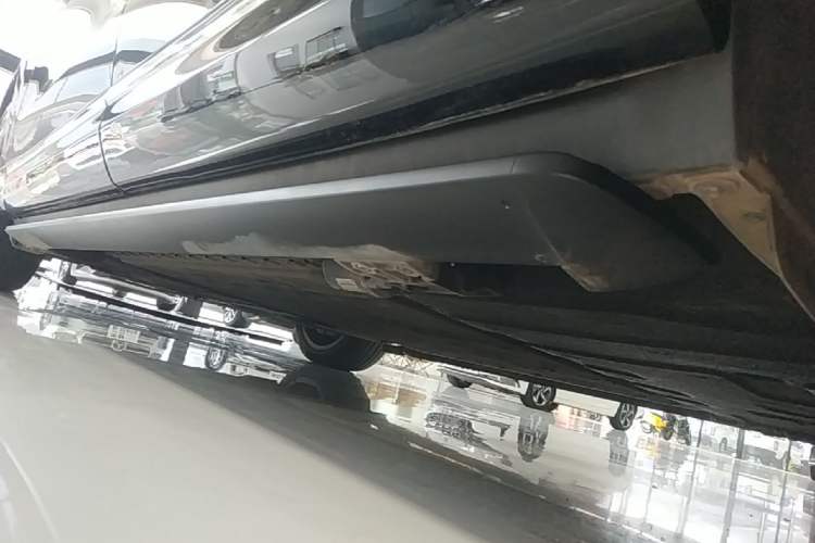 Used Hima AITO M9 2024 Range-Extended Ultra Version 42 kWh 6-Seater Model Left Side Sill