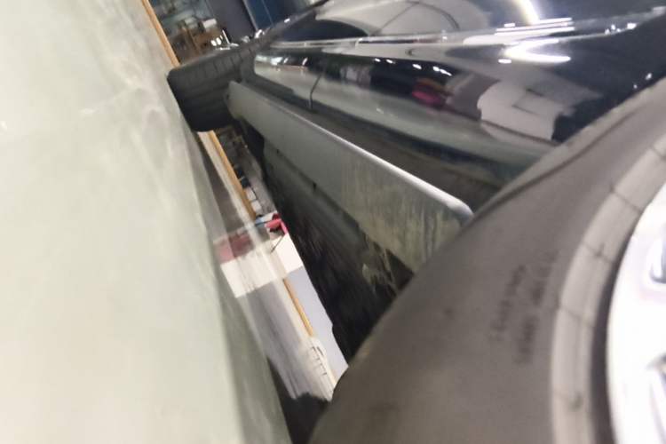 Used Hima AITO M9 2024 Range-Extended Max Edition 42 kWh 5-Seater Version Left Side Sill