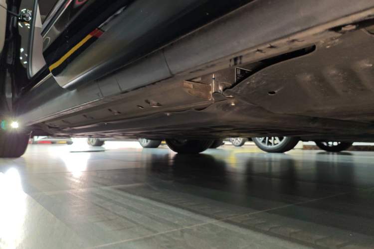 Used Hima AITO M9 2024 Range-Extended Ultra Version 52 kWh 5-Seater Model Left Side Sill