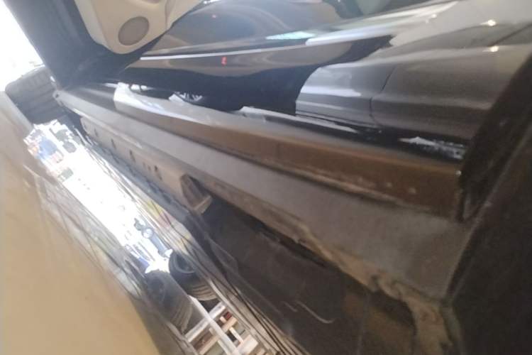 Used Hima AITO M9 2024 Range-Extended Ultra Version 42 kWh 6-Seater Model Left Side Sill
