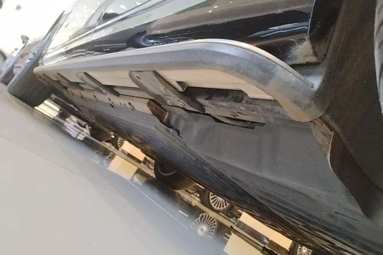 Used Hima AITO M9 2024 Range-Extended Ultra Version 42 kWh 6-Seater Model Left Side Sill