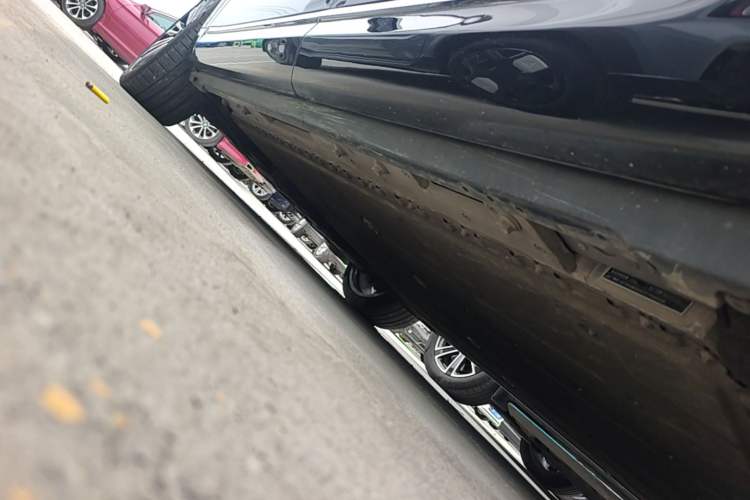 Used Hima AITO M9 2024 All-Electric Ultra Version 100 kWh 6-Seater Model Left Side Sill