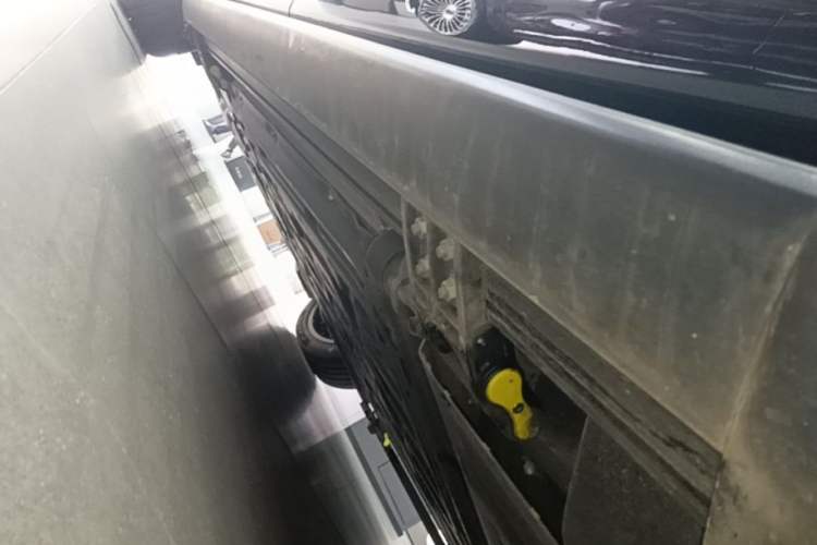 Used Hima AITO M9 2024 Range-Extended Ultra Version 52 kWh 5-Seater Model Left Side Sill