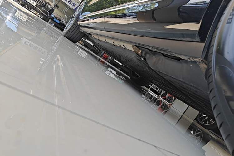 Used Hima AITO M9 2024 Range-Extended Max Edition 42 kWh 6-Seater Version Left Side Sill