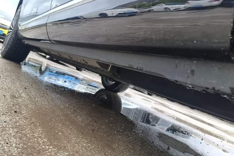 Used Hima AITO M9 2024 Range-Extended Max Edition 42 kWh 6-Seater Version Left Side Sill