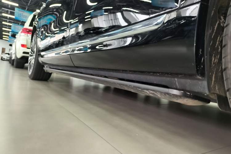 Used Hima AITO M9 2024 Range-Extended Ultra Version 42 kWh 6-Seater Model Left Side Sill