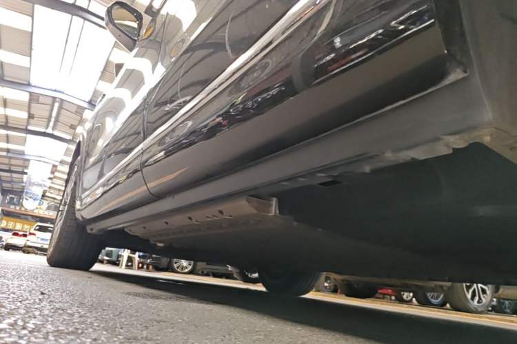 Used Hima AITO M9 2024 Range-Extended Ultra Version 42 kWh 6-Seater Model Left Side Sill