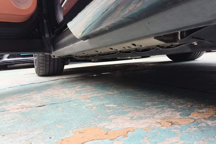 Used Hima AITO M9 2024 Range-Extended Max Edition 42 kWh 6-Seater Version Left Side Sill