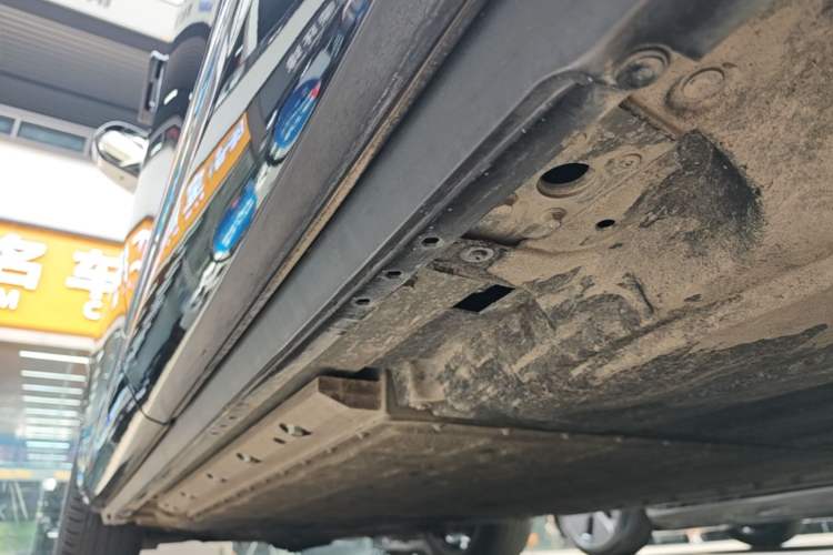 Used Hima AITO M9 2024 Range-Extended Ultra Version 52 kWh 6-Seater Model Left Side Sill