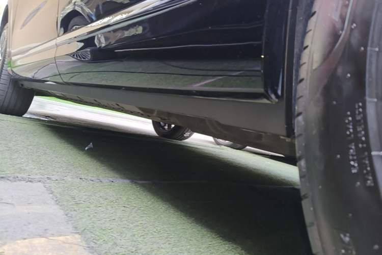Used Hima AITO M9 2024 Range-Extended Ultra Version 42 kWh 6-Seater Model Left Side Sill