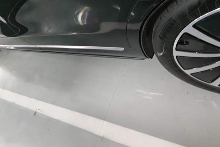 Used Hima AITO M9 2024 Range-Extended Ultra Version 42 kWh 6-Seater Model Left Side Sill