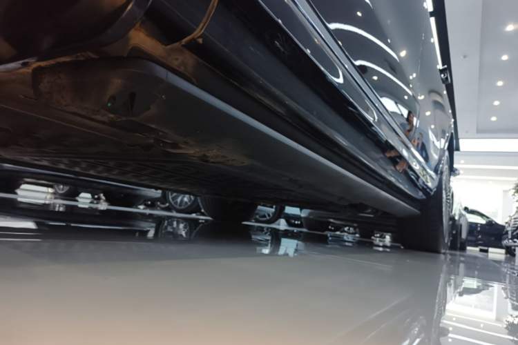 Used Hima AITO M9 2024 Range-Extended Ultra Version 42 kWh 6-Seater Model Left Side Sill