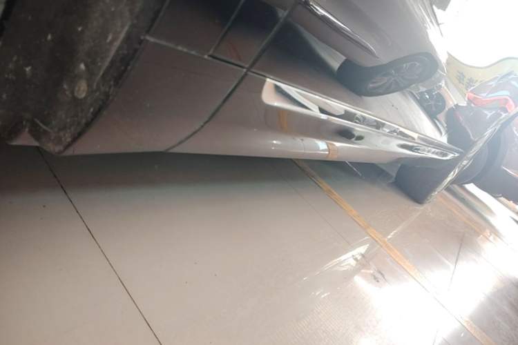 Used Hima AITO M9 2024 Range-Extended Max Edition 52 kWh 6-Seater Version Left Side Sill