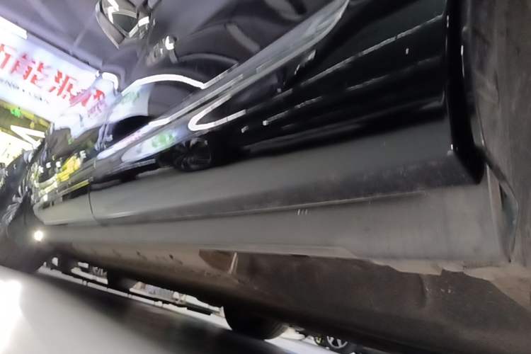 Used Hima AITO M9 2024 Range-Extended Ultra Version 42 kWh 6-Seater Model Left Side Sill
