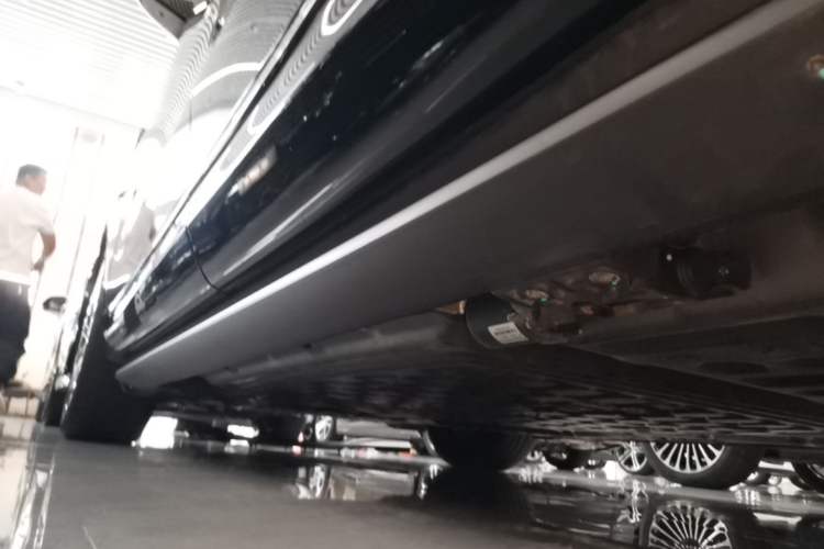 Used Hima AITO M9 2024 Range-Extended Ultra Version 42 kWh 6-Seater Model Left Side Sill