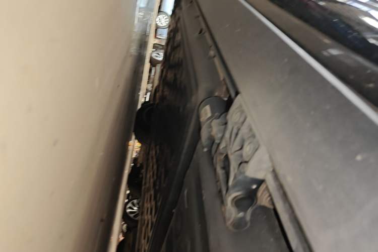 Used Hima AITO M9 2024 Range-Extended Ultra Version 52 kWh 6-Seater Model Left Side Sill