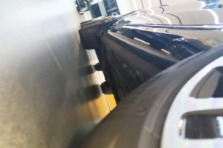 Used Hima AITO M9 2024 All-Electric Ultra Version 100 kWh 6-Seater Model Left Side Sill