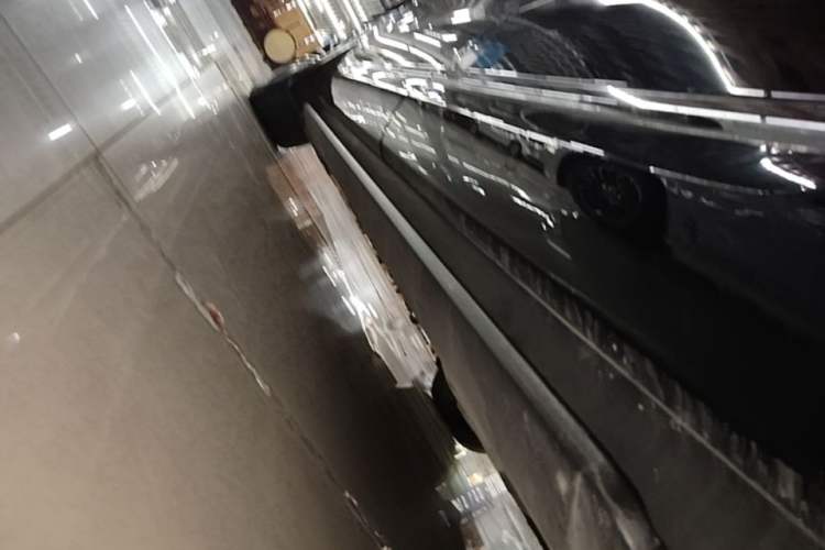 Used Hima AITO M9 2024 Range-Extended Max Edition 52 kWh 6-Seater Version Left Side Sill