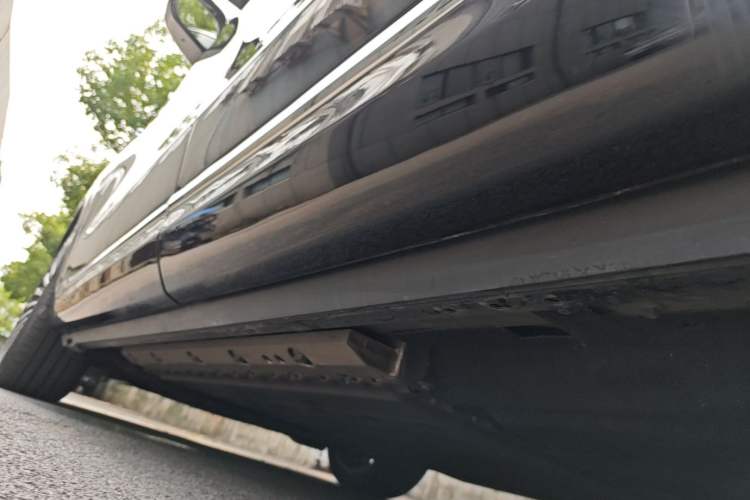 Used Hima AITO M9 2024 Range-Extended Max Edition 42 kWh 6-Seater Version Left Side Sill