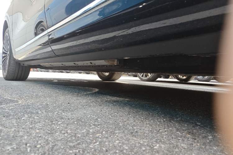 Used Hima AITO M9 2024 Range-Extended Ultra Version 42 kWh 6-Seater Model Left Side Sill