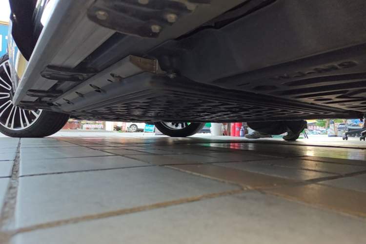 Used Hima AITO M9 2024 Range-Extended Ultra Version 52 kWh 6-Seater Model Left Side Sill