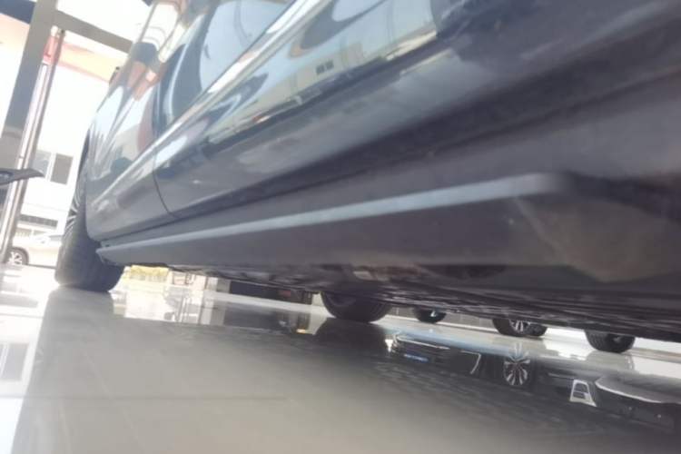 Used Hima AITO M9 2024 Range-Extended Ultra Version 42 kWh 6-Seater Model Left Side Sill