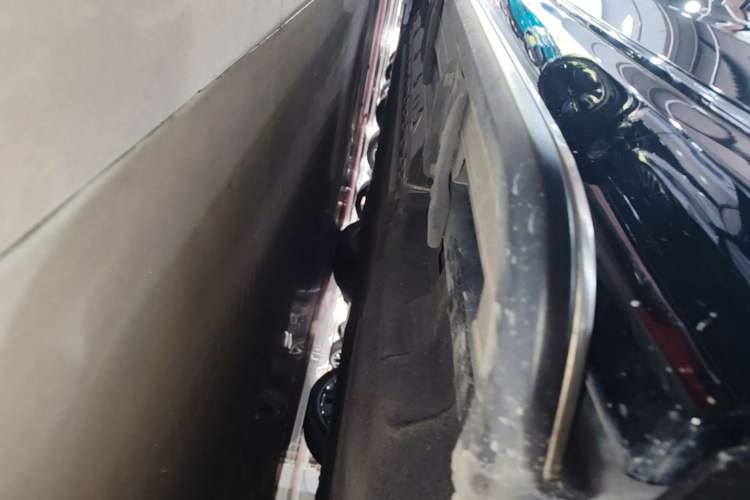 Used Hima AITO M9 2024 Range-Extended Ultra Version 42 kWh 6-Seater Model Left Side Sill
