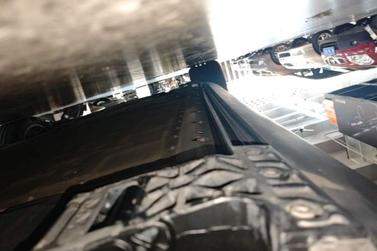 Used Hima AITO M9 2024 Range-Extended Ultra Version 52 kWh 6-Seater Model Left Side Sill