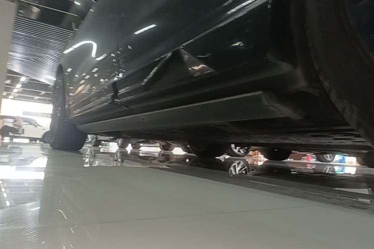 Used Hima AITO M9 2024 Range-Extended Ultra Version 52 kWh 6-Seater Model Left Side Sill