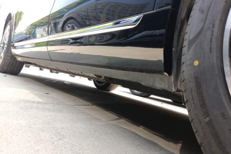 Used Hima AITO M9 2024 Range-Extended Max Edition 42 kWh 6-Seater Version Left Side Sill