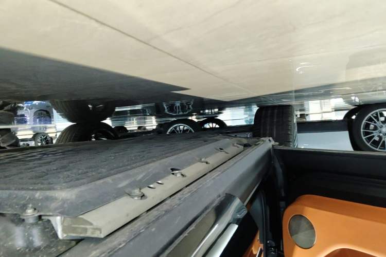 Used Hima AITO M9 2024 Range-Extended Ultra Version 42 kWh 6-Seater Model Left Side Sill