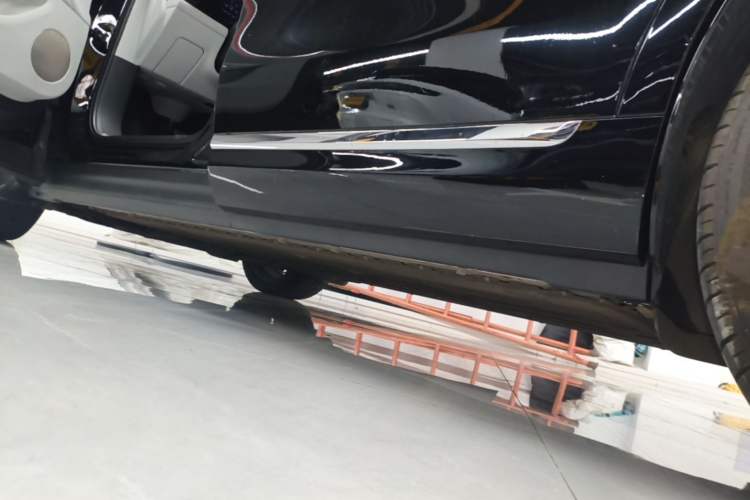 Used Hima AITO M9 2024 All-Electric Ultra Version 100 kWh 5-Seater Model Left Side Sill