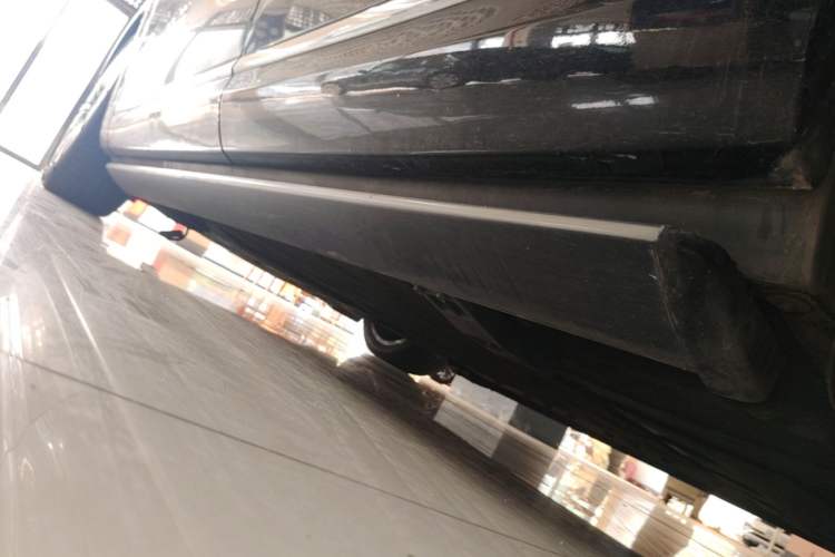 Used Hima AITO M9 2024 Range-Extended Max Edition 52 kWh 6-Seater Version Left Side Sill