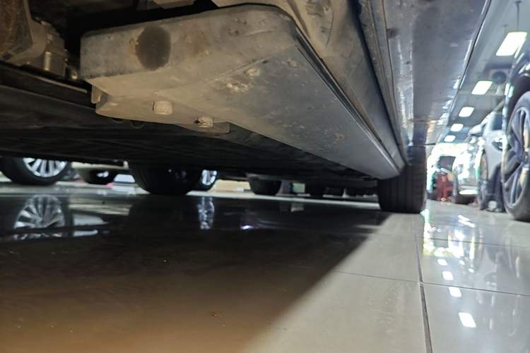 Used Hima AITO M9 2024 Range-Extended Ultra Version 42 kWh 6-Seater Model Left Side Sill