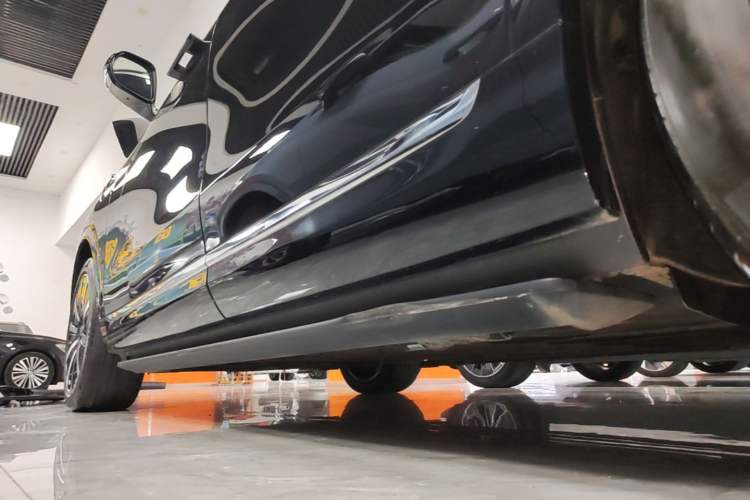 Used Hima AITO M9 2024 Range-Extended Ultra Version 42 kWh 6-Seater Model Left Side Sill