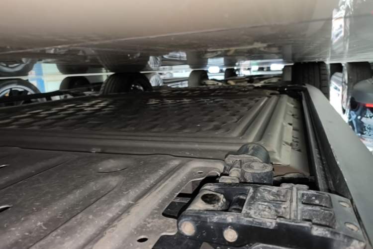 Used Hima AITO M9 2024 Range-Extended Ultra Version 42 kWh 6-Seater Model Left Side Sill