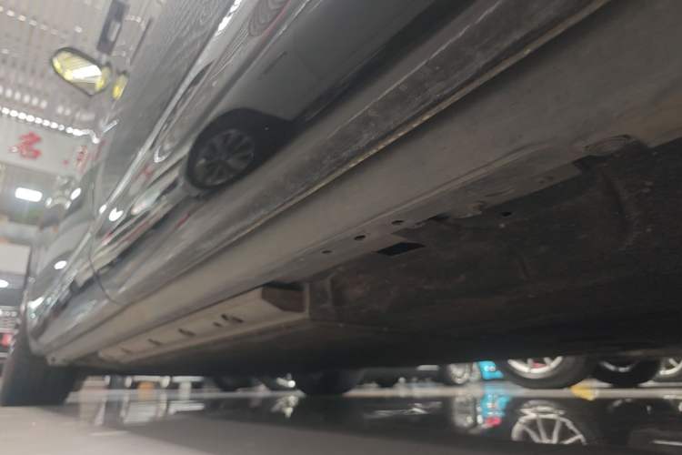 Used Hima AITO M9 2024 Range-Extended Ultra Version 52 kWh 6-Seater Model Left Side Sill