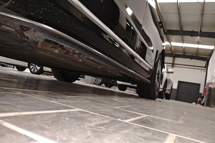Used Hima AITO M9 2024 Range-Extended Ultra Version 42 kWh 6-Seater Model Left Side Sill