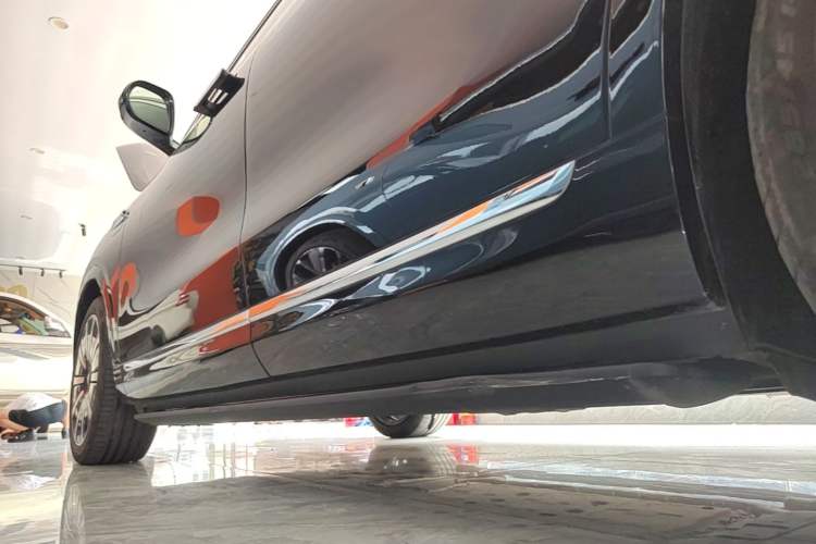 Used Hima AITO M9 2024 Range-Extended Ultra Version 42 kWh 6-Seater Model Left Side Sill