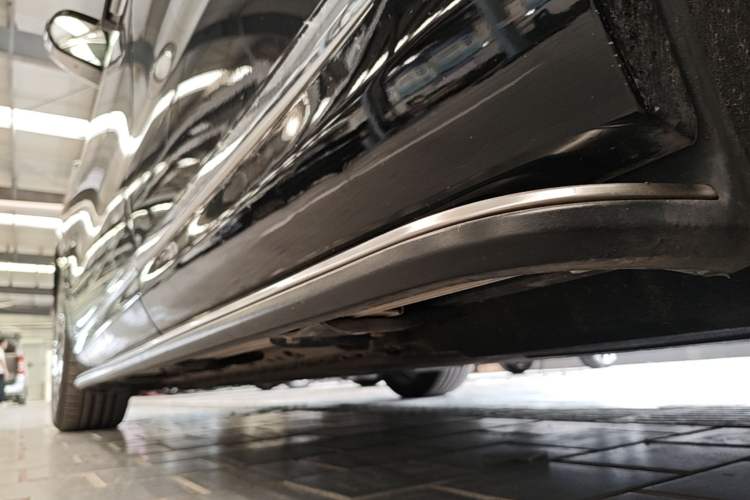 Used Hima AITO M9 2024 Range-Extended Ultra Version 42 kWh 6-Seater Model Left Side Sill