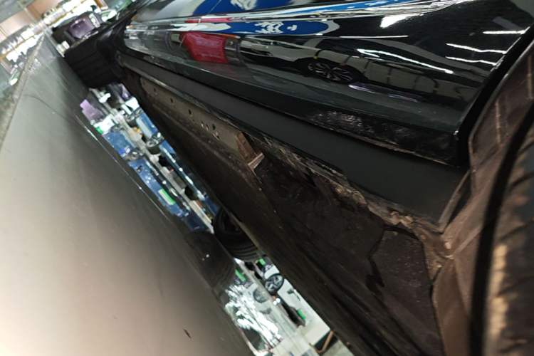 Used Hima AITO M9 2024 Range-Extended Ultra Version 42 kWh 6-Seater Model Left Side Sill