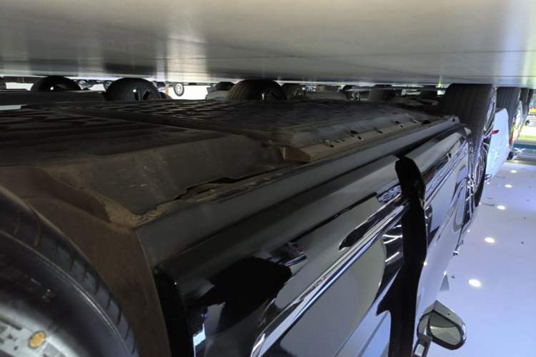 Used Hima AITO M9 2024 Range-Extended Ultra Version 42 kWh 6-Seater Model Left Side Sill