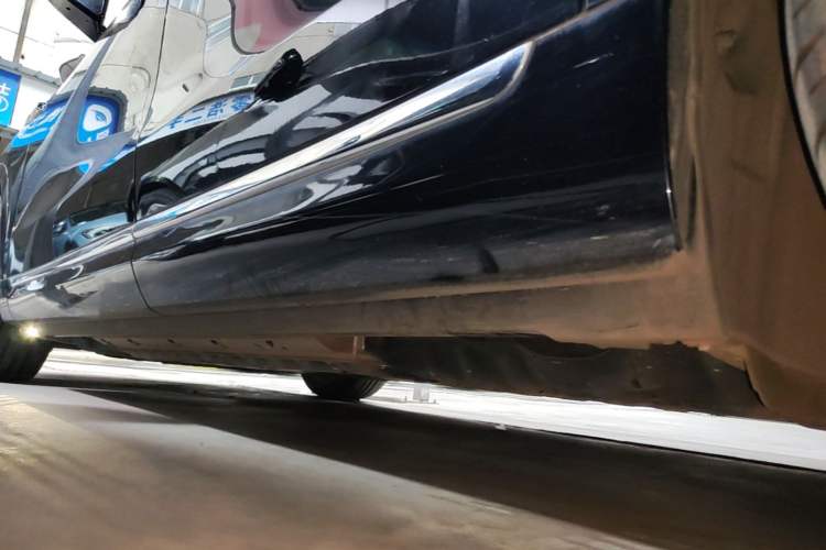 Used Hima AITO M9 2024 Range-Extended Ultra Version 52 kWh 6-Seater Model Left Side Sill