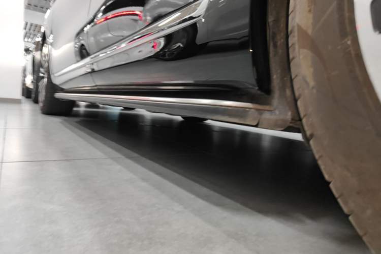 Used Hima AITO M9 2024 Range-Extended Ultra Version 42 kWh 6-Seater Model Left Side Sill