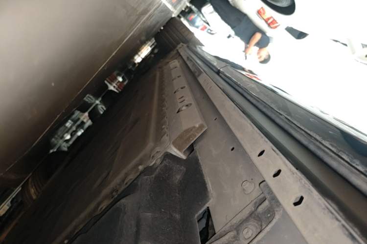 Used Hima AITO M9 2024 Range-Extended Max Edition 42 kWh 6-Seater Version Left Side Sill