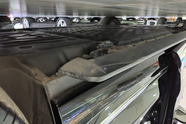 Used Hima AITO M9 2024 Range-Extended Ultra Version 52 kWh 6-Seater Model Left Side Sill